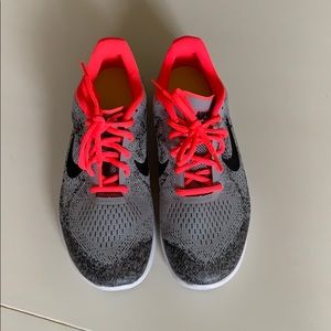 Nike Tennis Shoes Youth 7